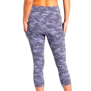 Athleta Ultimate Stash Pocket Texture Camo Capri Leggings